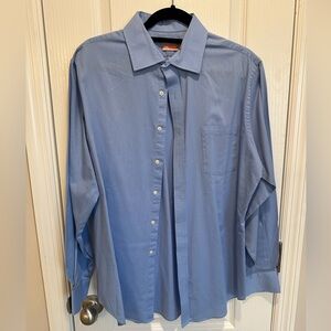 VanHeusen 
Blue Long Sleeve Dress Shirt 
Size 16.5 (34/35)
